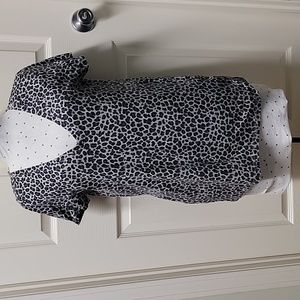 Gray leopard print tshirt